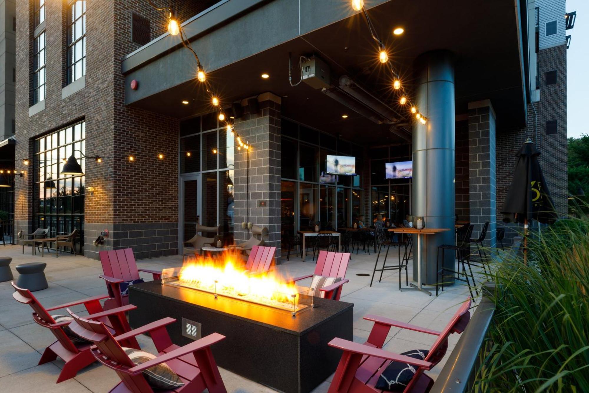 Archer Hotel Boston/Burlington Exterior photo